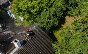 Rapprochez-vous d'un couvreur spécialisé en nettoyage toiture pour un entretien efficace
